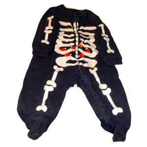 𝅺INFANT 6-9 months Skelton sleeper with feet